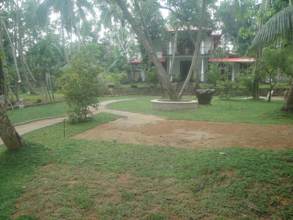 Priyanka Villa Bentota Exterior photo